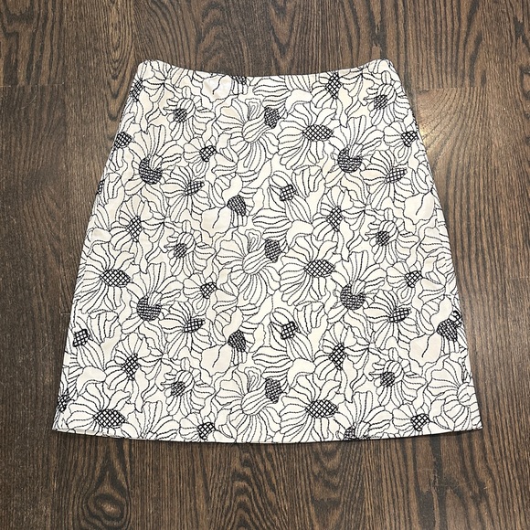 New Worth skirt in Floral Black and White. Perfect condition - Picture 2 of 9